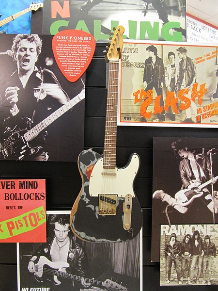 Fender_Guitar_Factory_Museum